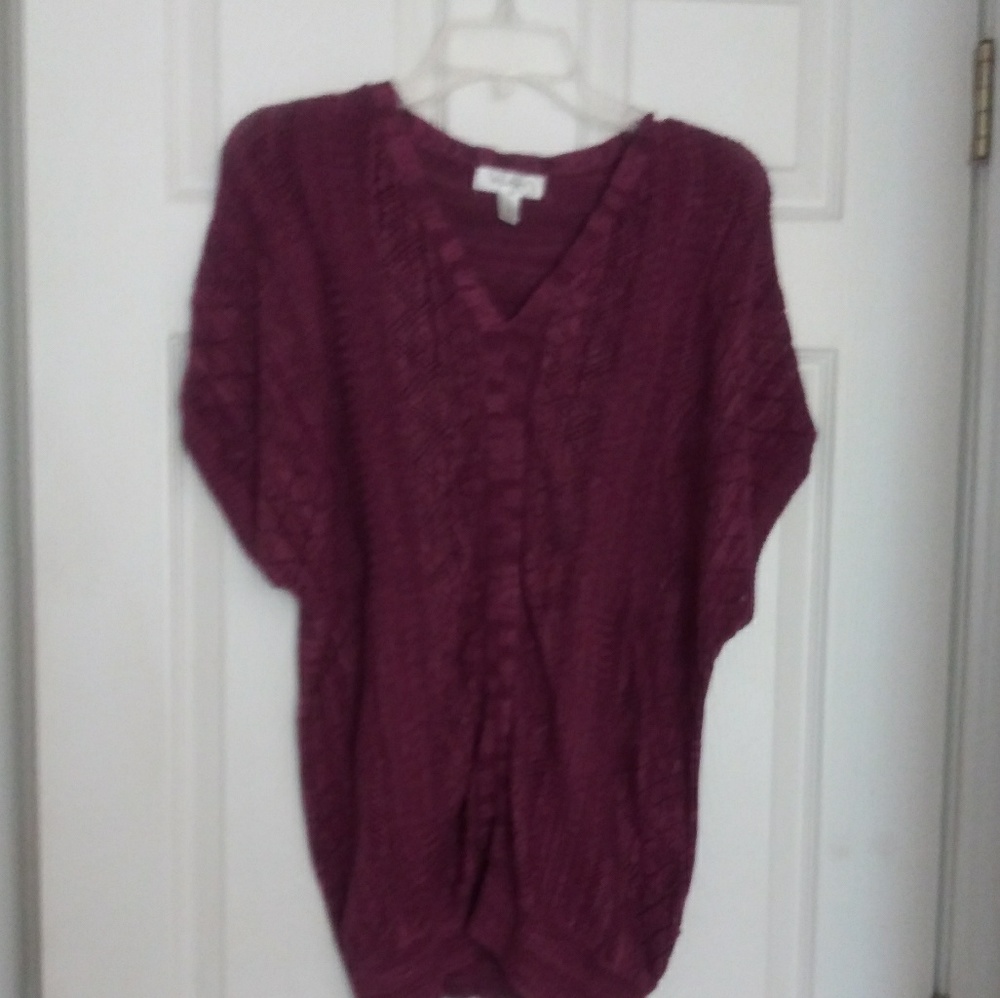 💜Womens wine colored short sleeve sweater.